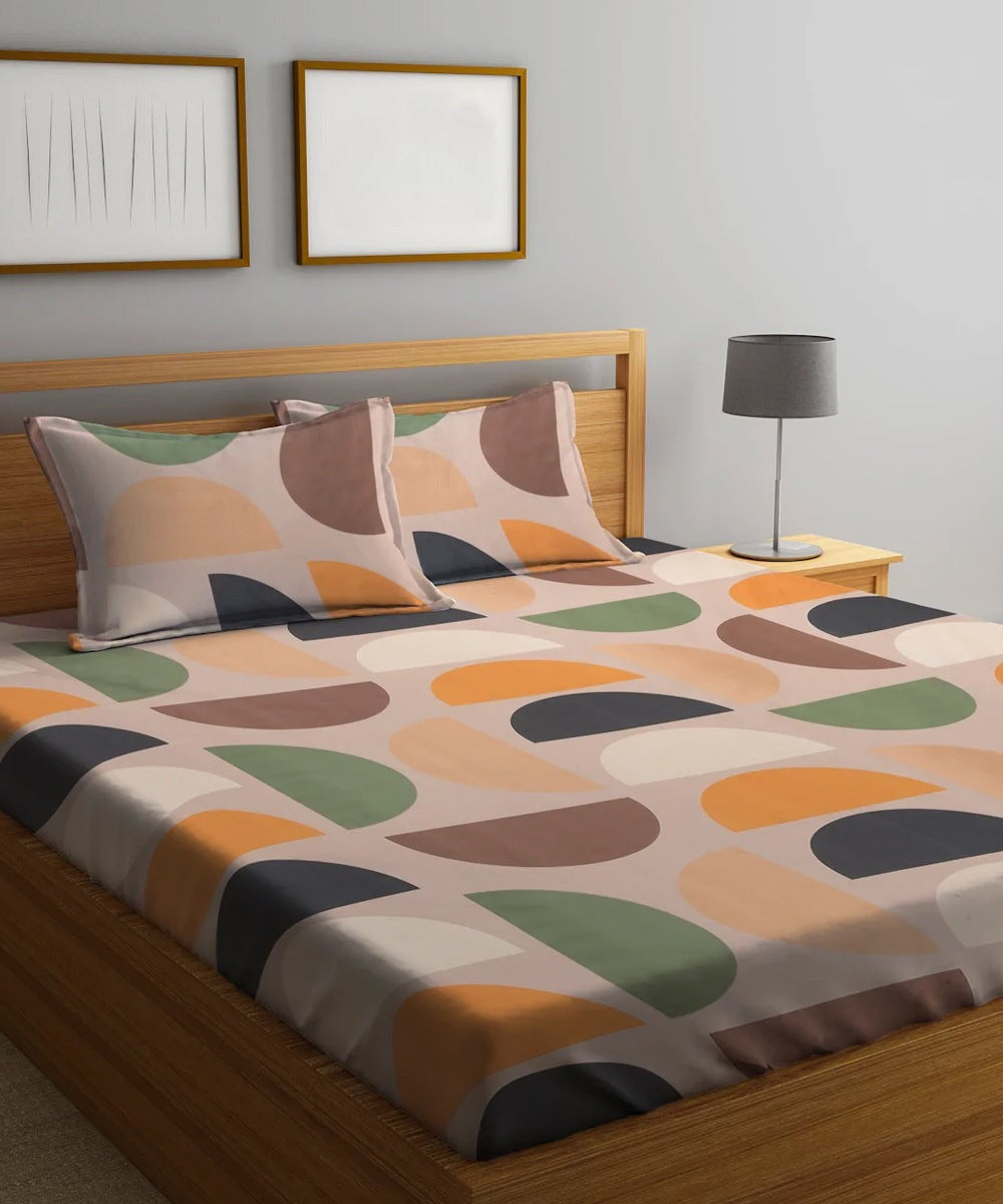 Multi Color Flat Double Bedsheet With 2 Pillow Covers