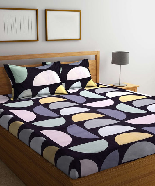 Geometrical Flat King Bedsheet With 2 Pillow Covers